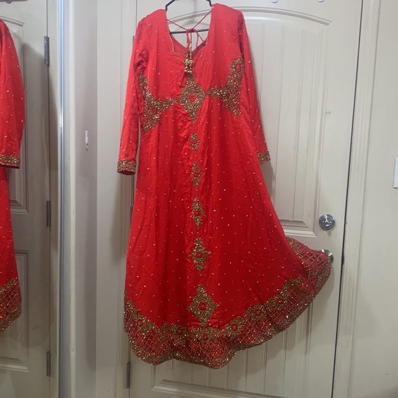 beautiful dress with a long gown and light cancan lehenga - Picture 5 of 6